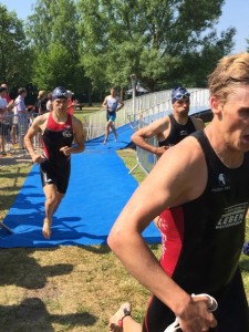 Steffen Rupp nach dem Schwimmausstieg