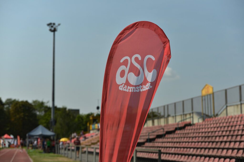 asc-Fahne im Leichtathletikstadion